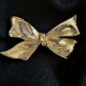 Vintage gold tone bow brooch